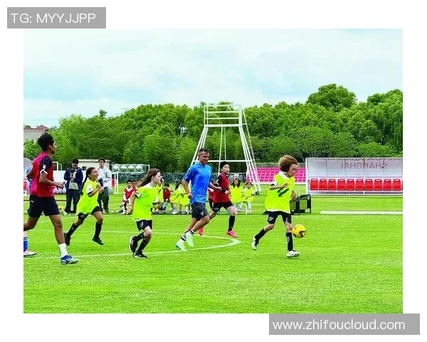 挑战你的足球知识猜图足球明星游戏带你畅游绿茵场