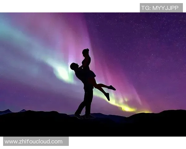 足球明星情侣动漫版的甜蜜瞬间与浪漫故事展现